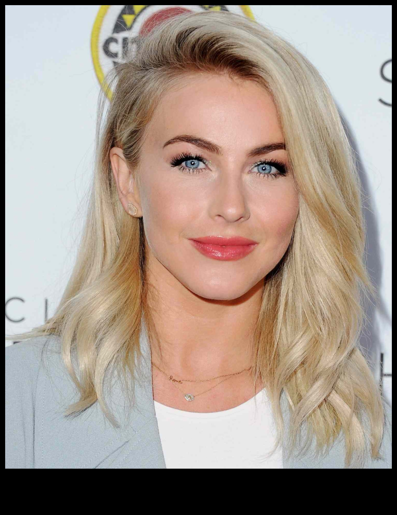 Ποια είναι η σκιά σου; Βρίσκοντας το τέλειο ξανθό χτένισμα για εσάς