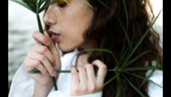 Εκλεπτυσμένοι κυματισμοί: Κατακτήστε την τέχνη των κομψών και ελεγχόμενων μπούκλες