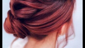 Από Waves έως Updos: Ευέλικτα χτενίσματα με κόκκινο και καστανόξανθο χρώμα για κάθε περίσταση